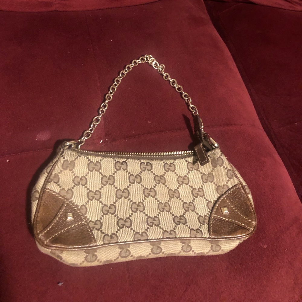 Small Gucci clutch